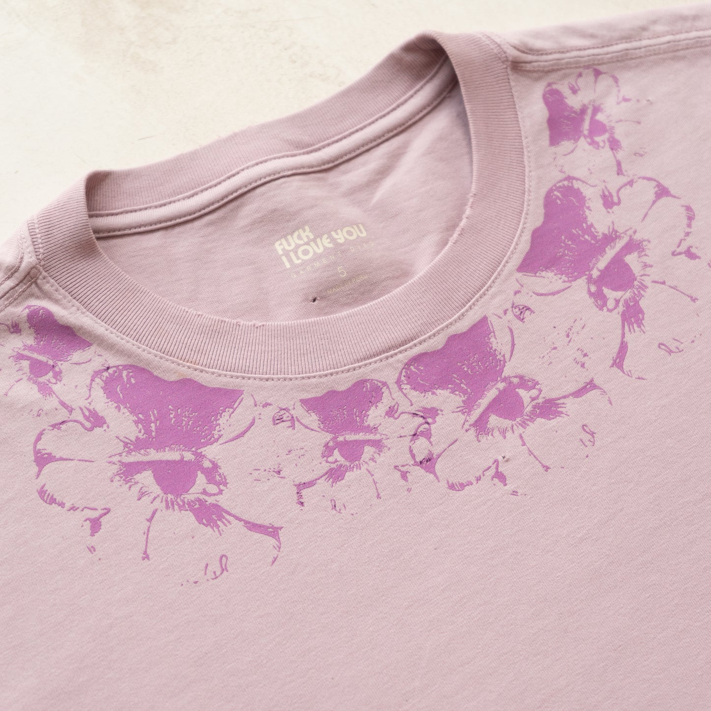 Rave Distressed Lila T-Shirt
