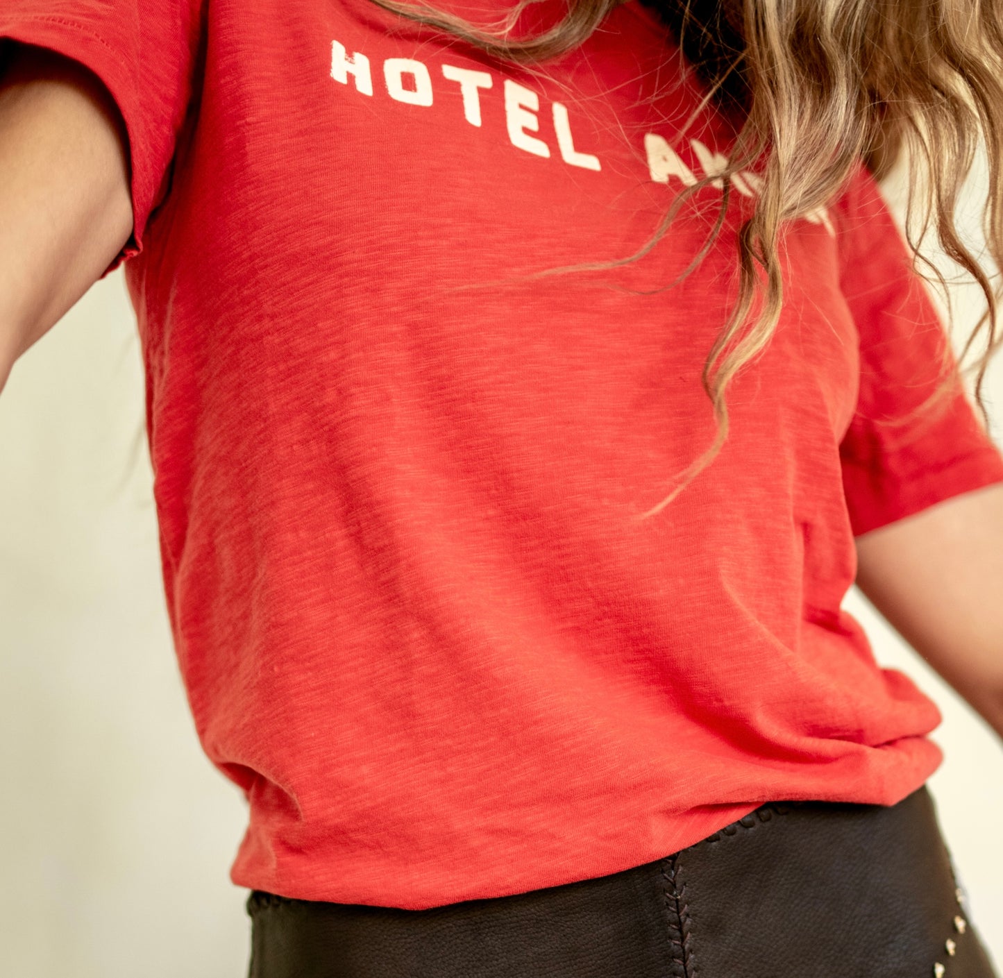 remera hotel amor mujer